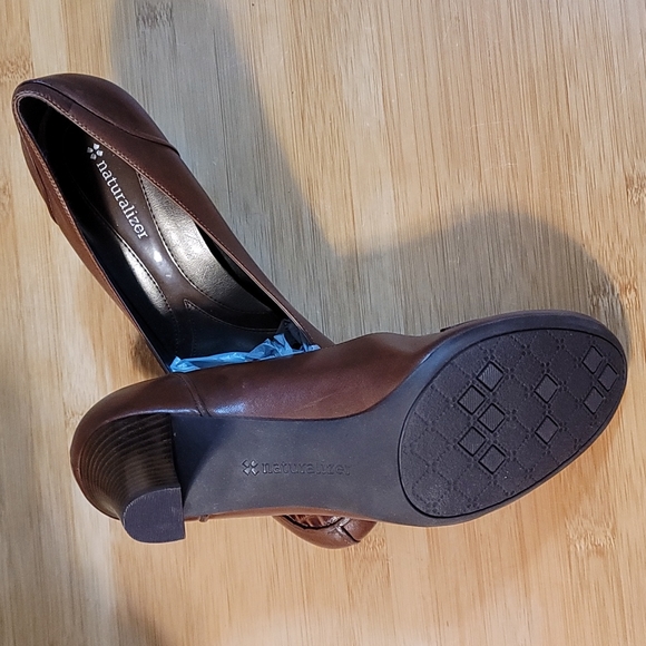 Naturalizer womens brown dress Shoes, small heel, brandnew, size 8M - Picture 3 of 4